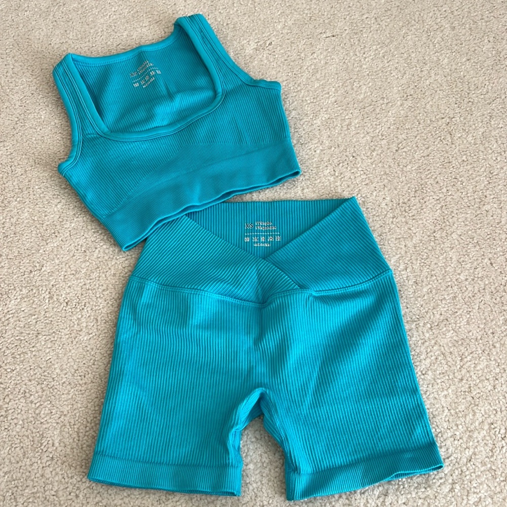 Women’s 2pc Sports Bra/ Shorts Yoga Set - XS